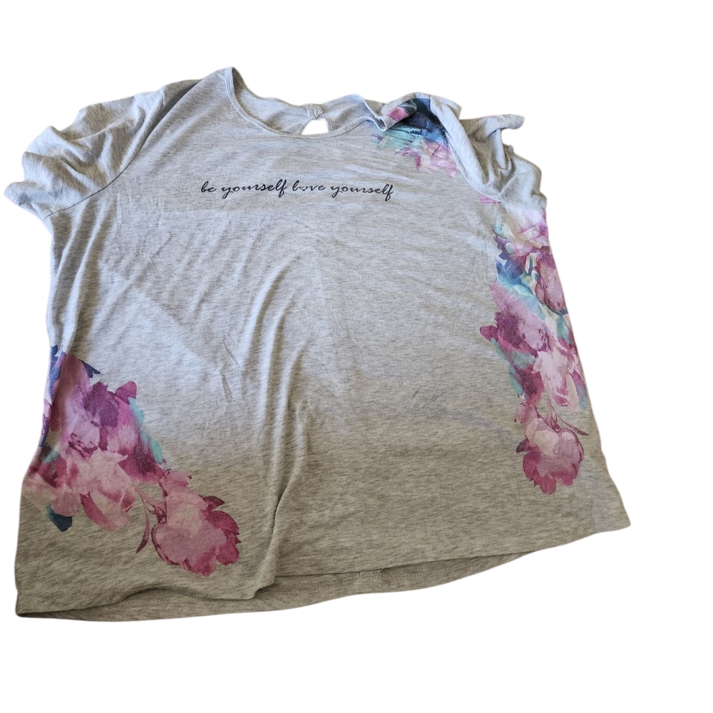 Plus-Size Gray T-Shirt with Floral Design